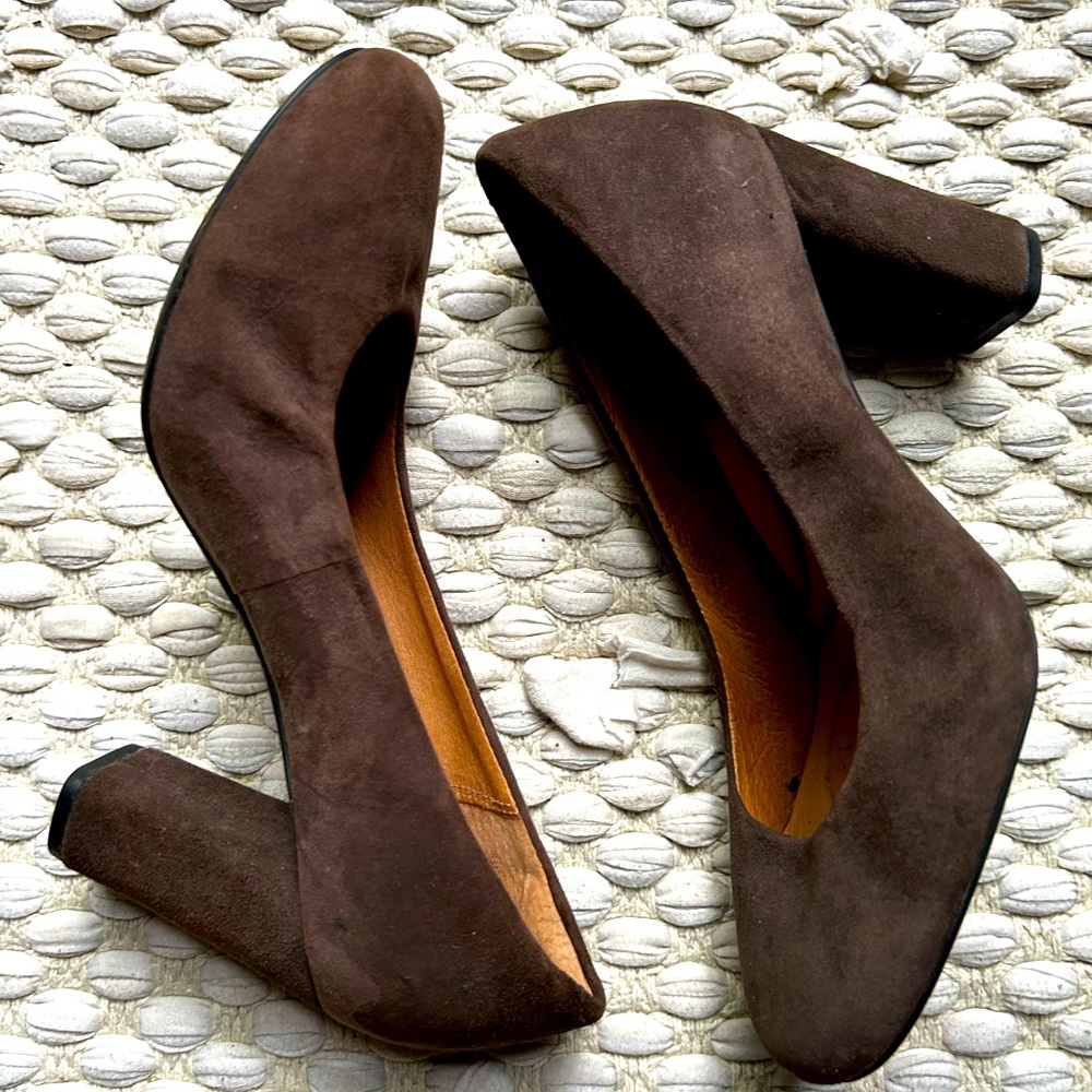 Clarks, very comfortable, worn a couple of time. 6.5